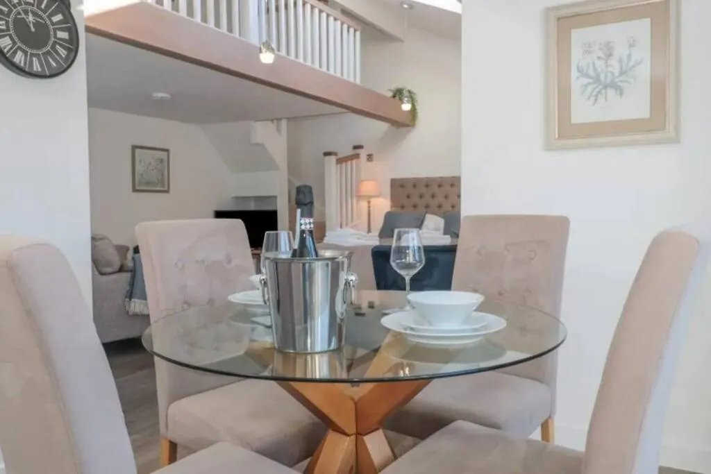 Warren Farm Tiny House Villa Bonvilston