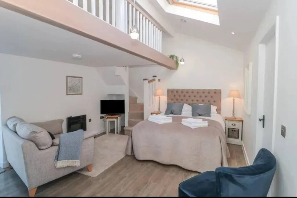Warren Farm Tiny House Villa Bonvilston